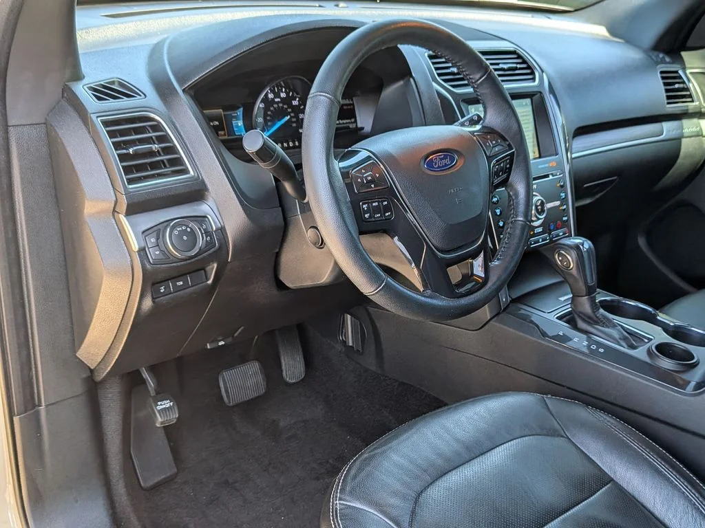Used 2018 Silver Ford Limited image 28