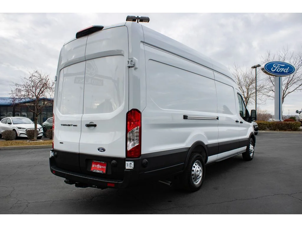 New 2026 OXFORD WHITE Ford Base image 7