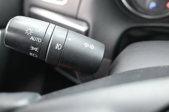 Used 2016 White Mazda Grand Touring image 17