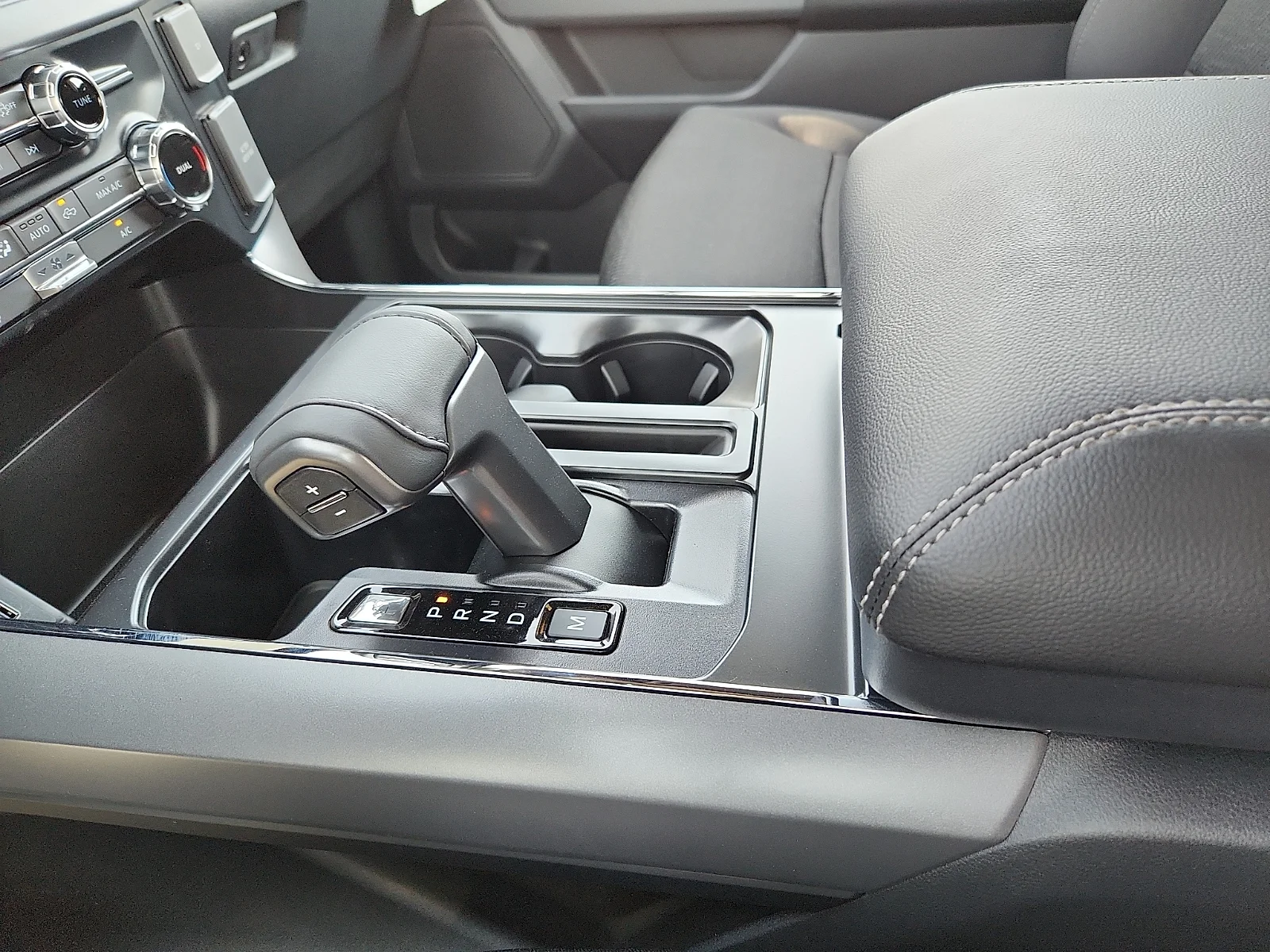 New 2026 Oxford White Ford XLT image 24