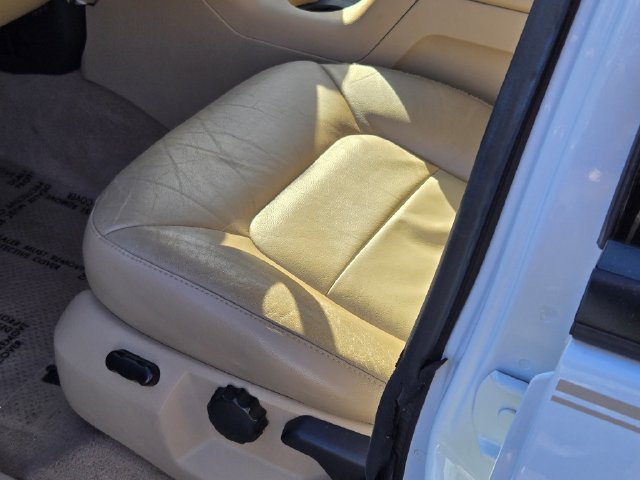 Used 2004 White Ford Eddie Bauer image 29