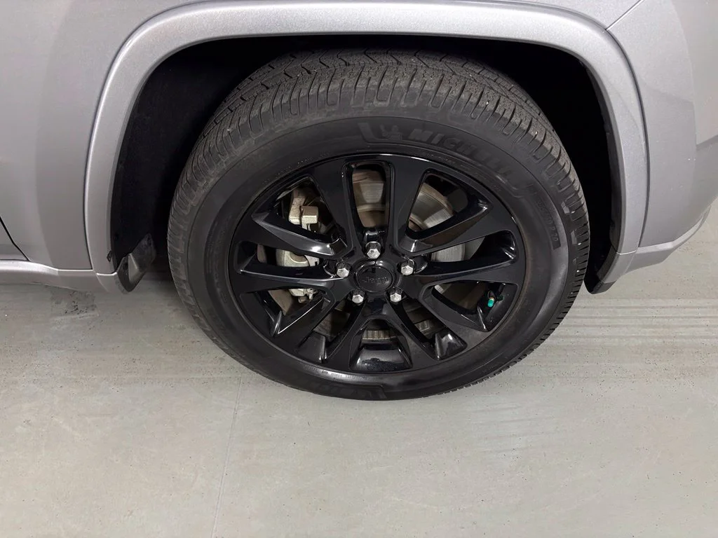Used 2021 Silver Jeep Laredo X image 10