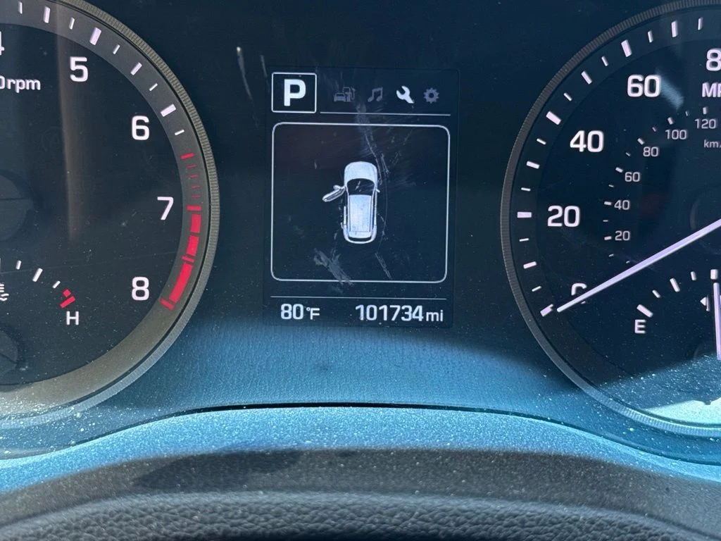 Used 2016 Silver Hyundai SE image 8