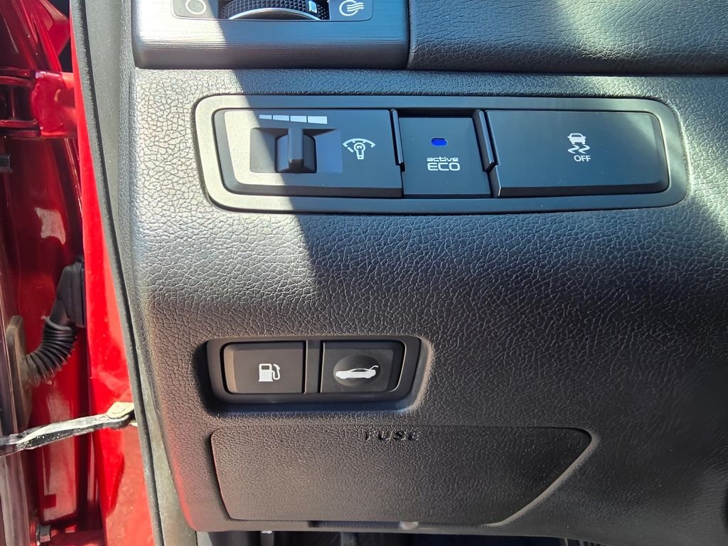 Used 2011 Venetian Red Hyundai SE image 16