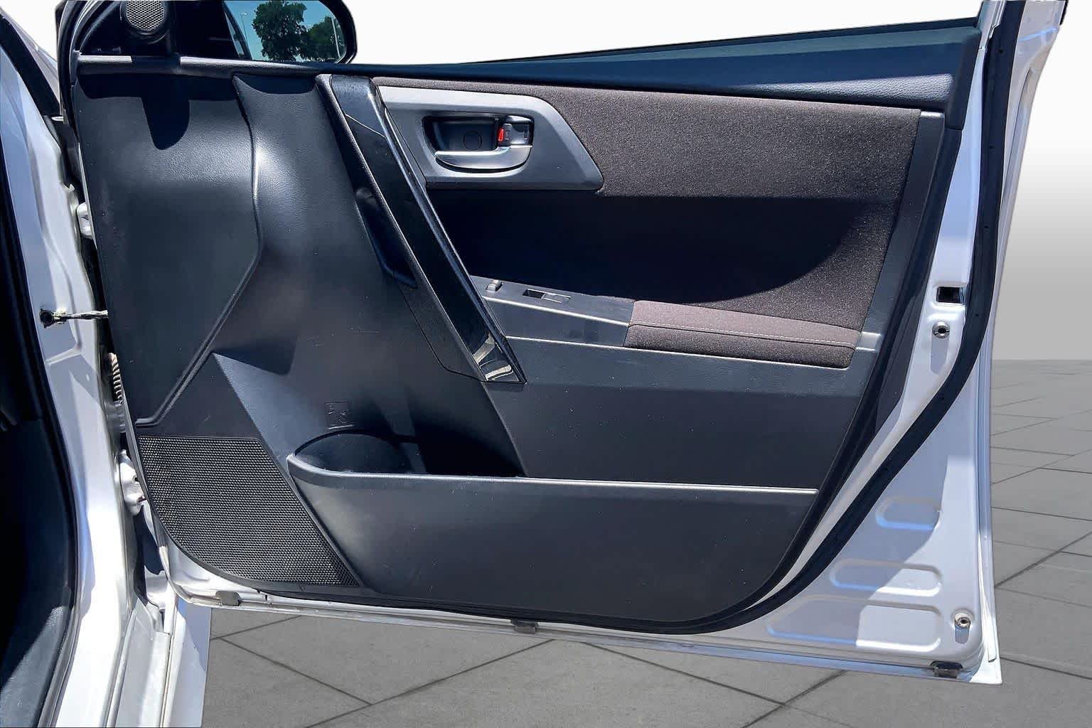Used 2018 Classic Silver Metallic Toyota  image 23