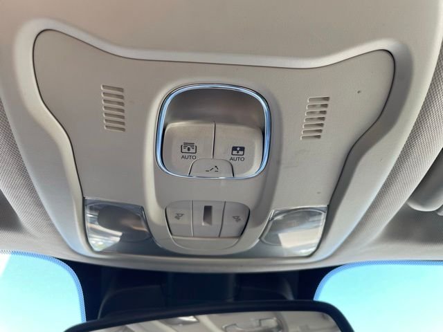 Used 2018 Jetset Blue Jeep Latitude image 28