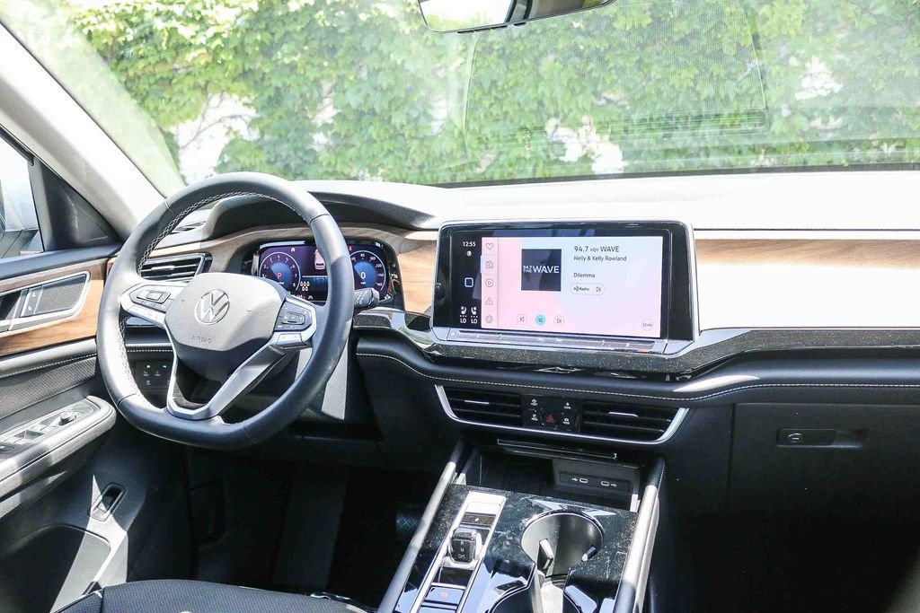 New 2026 Silver Volkswagen 2.0T SE w/Technology image 13