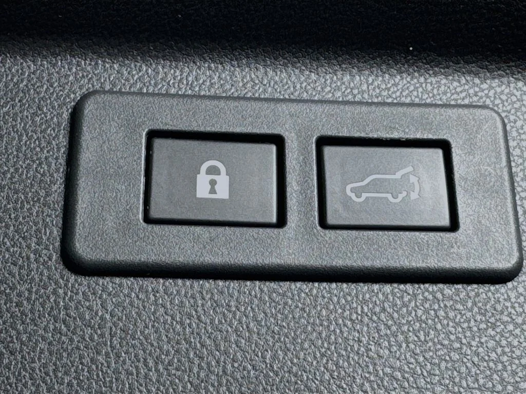 Used 2020 Silver Subaru Premium image 32