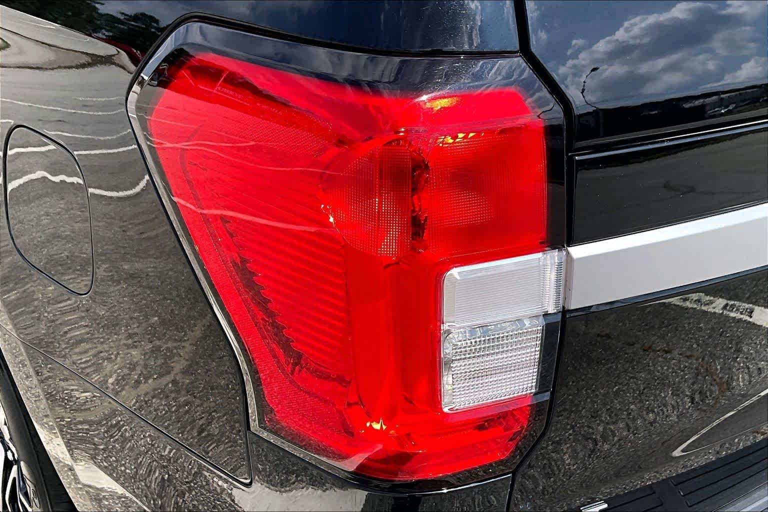 Used 2024 Agate Black Metallic Ford XLT image 29