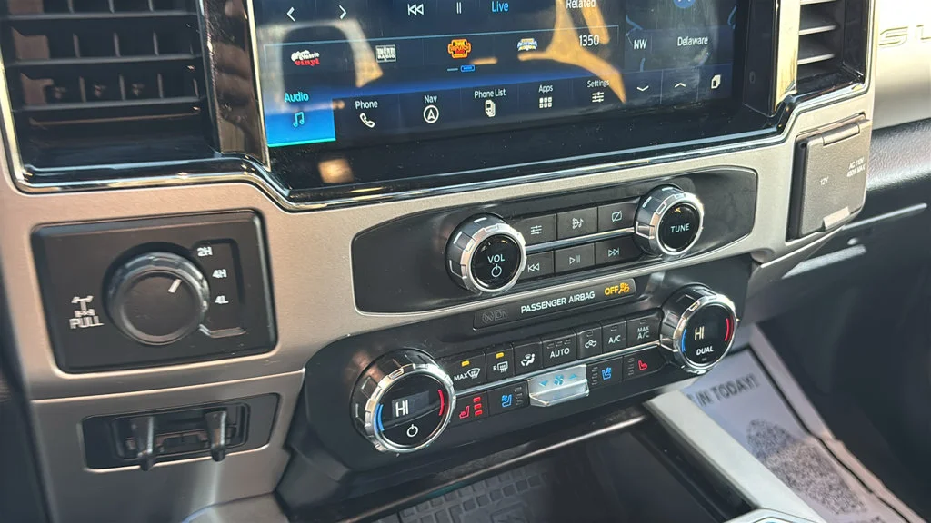 Used 2022 White Ford Lariat image 19