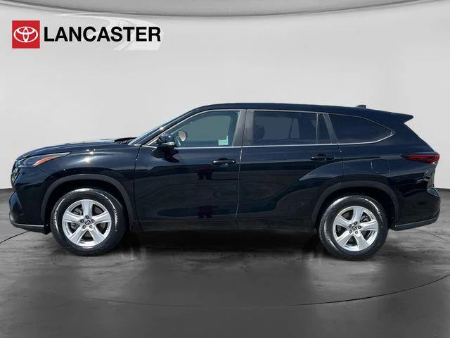 2025 Toyota Highlander LE - Photo 34