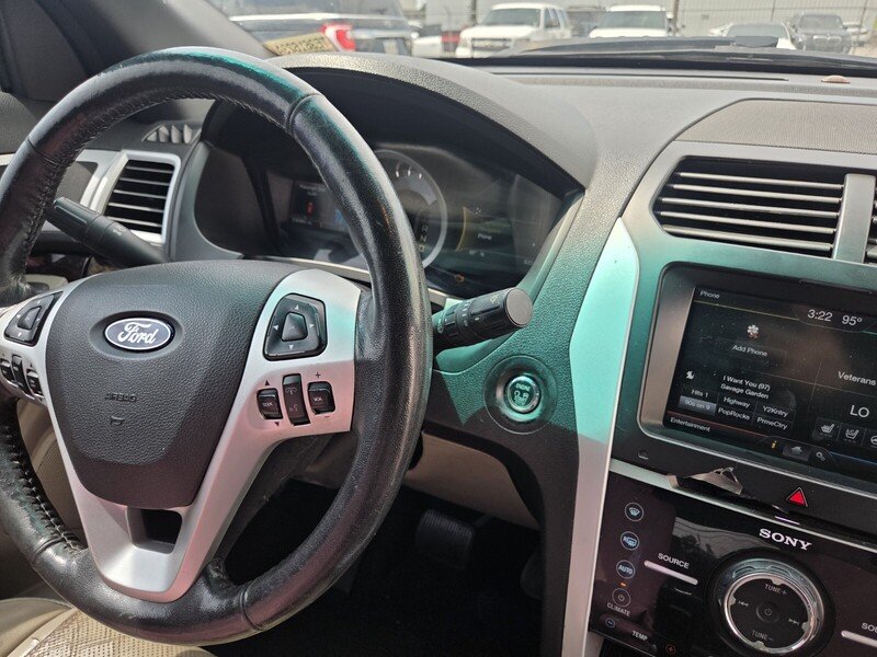 Used 2014 Black Ford Limited image 28