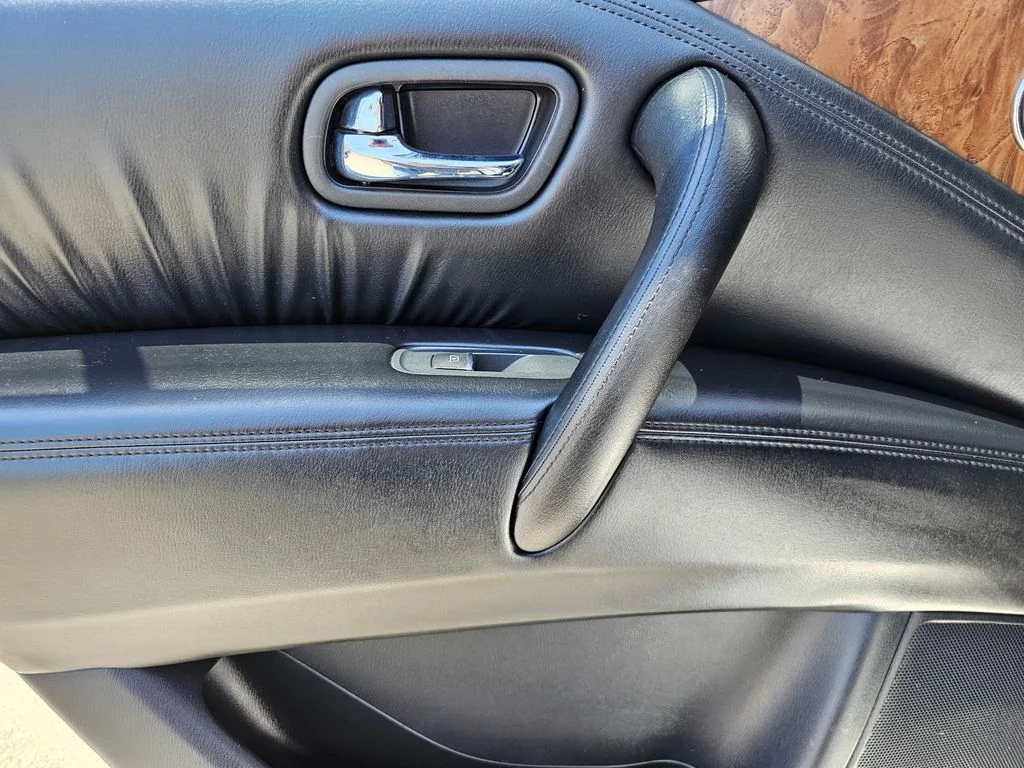 Used 2023 White Nissan SL image 19
