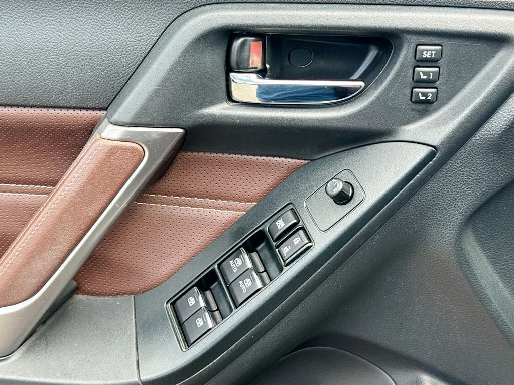 Used 2018 White Subaru 2.5i Touring image 22