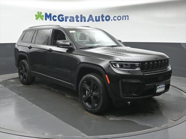 New 2026 Diamond Black Crystal Pearl-Coat Exterior Paint Jeep Limited image 2