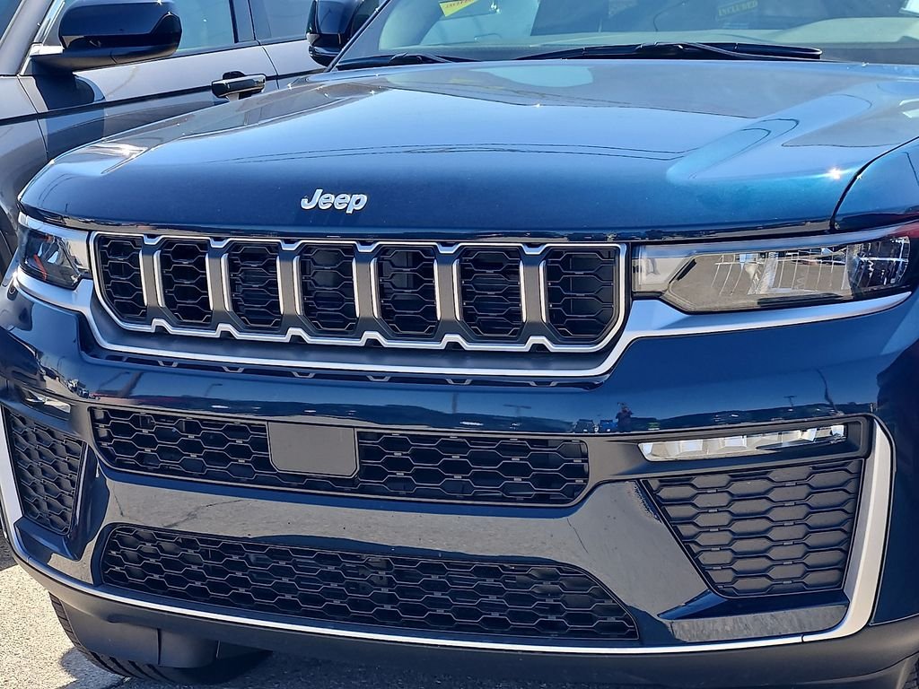 New 2026 Fathom Blue Pearl-Coat Exterior Paint Jeep Limited image 2