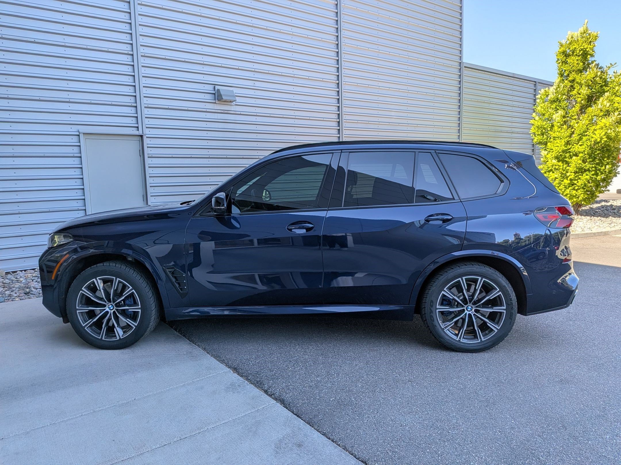 2025 BMW X5 M60i - Photo 8