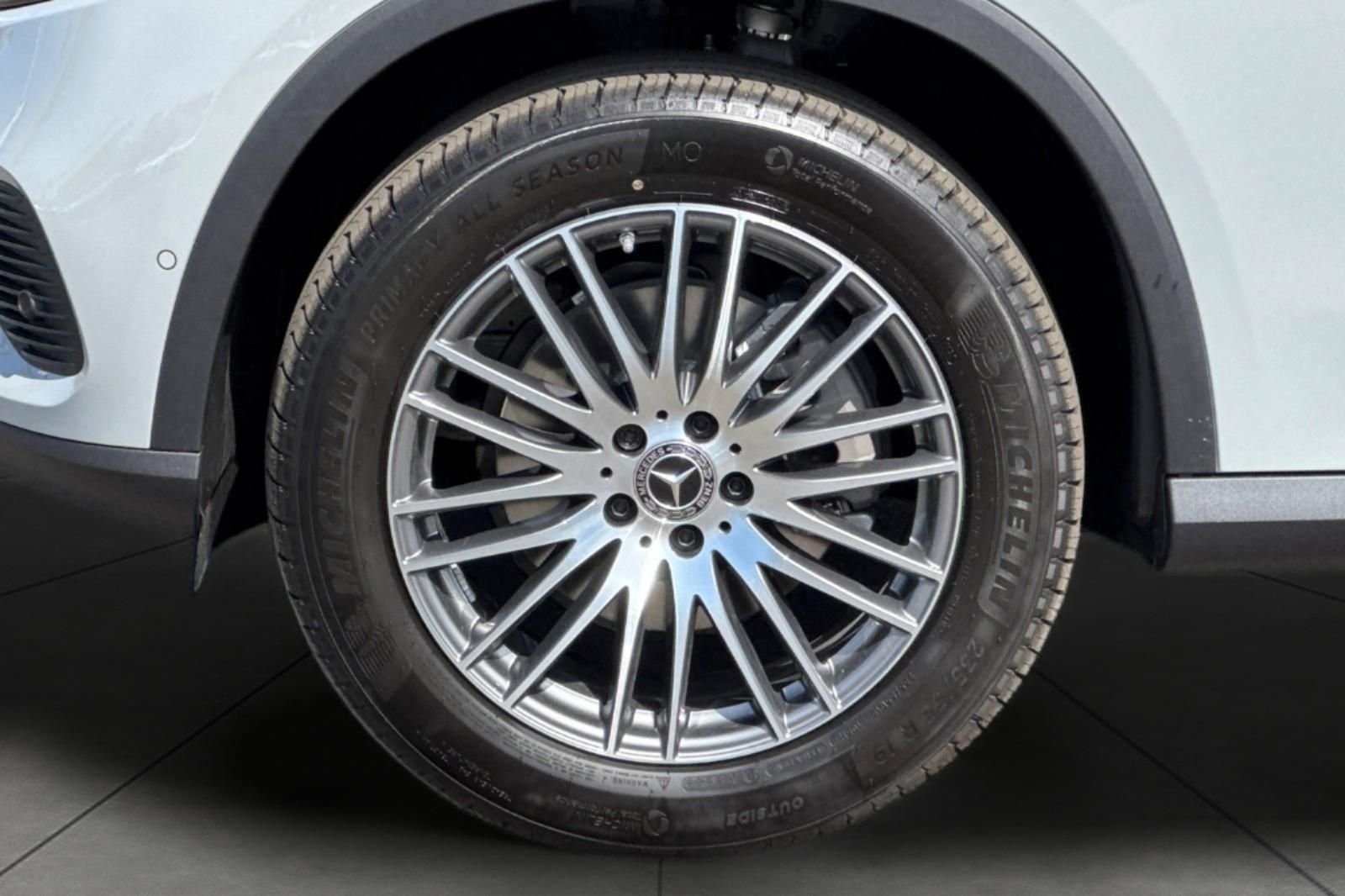 New 2026 MANUFAKTUR Alpine Grey Mercedes-Benz GLC 300 image 3
