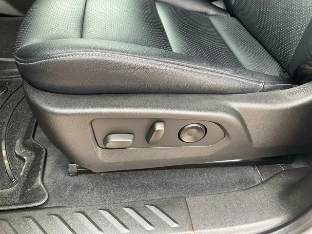 Used 2024 White Chevrolet LT image 7