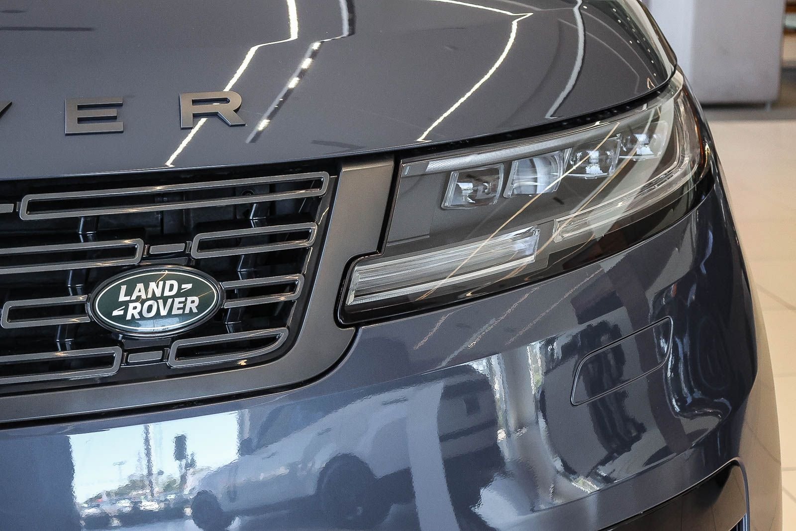 New 2026 Varesine Blue Land Rover Dynamic SE image 10