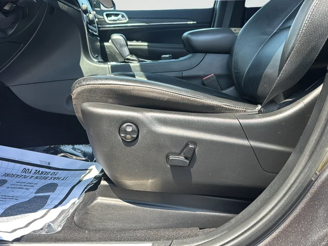 Used 2020 Gray Jeep Limited image 18