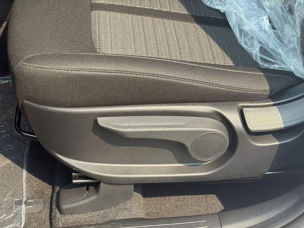 New 2026 Glacial White Pearl Kia LX image 18
