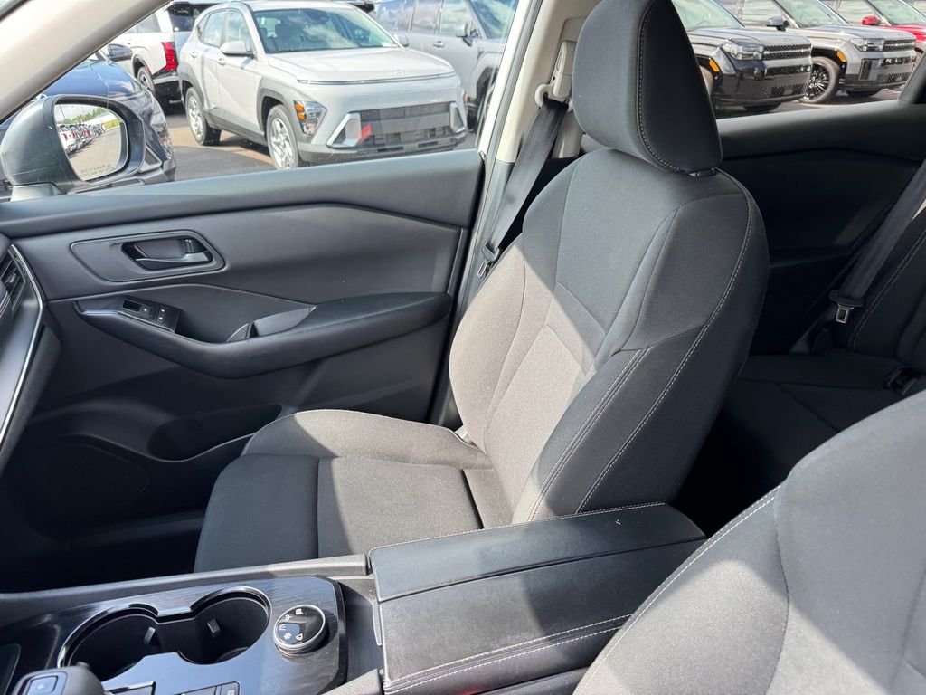 Used 2024 White Nissan S image 7