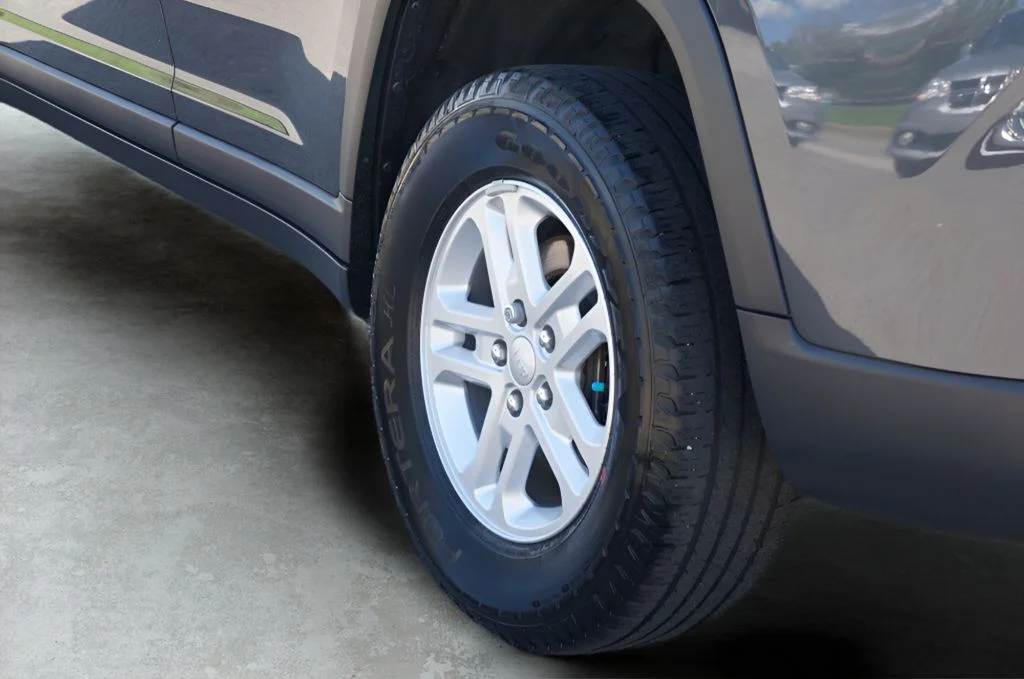 Used 2024 Baltic Gray Metallic Clearcoat Jeep Laredo image 9
