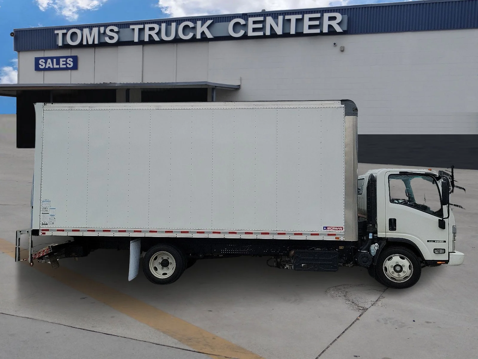 New 2024 ARCTIC WHITE ISUZU  image 2