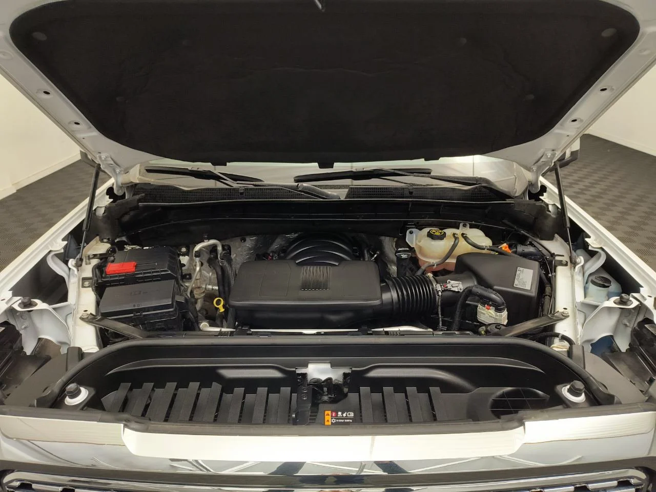 Used 2021 White Frost Tricoat GMC Denali image 31