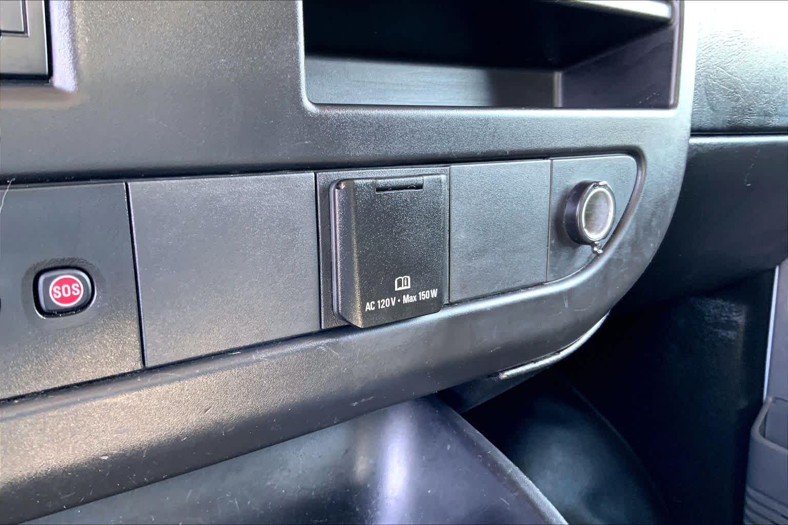 Used 2019 Summit White Chevrolet  image 26