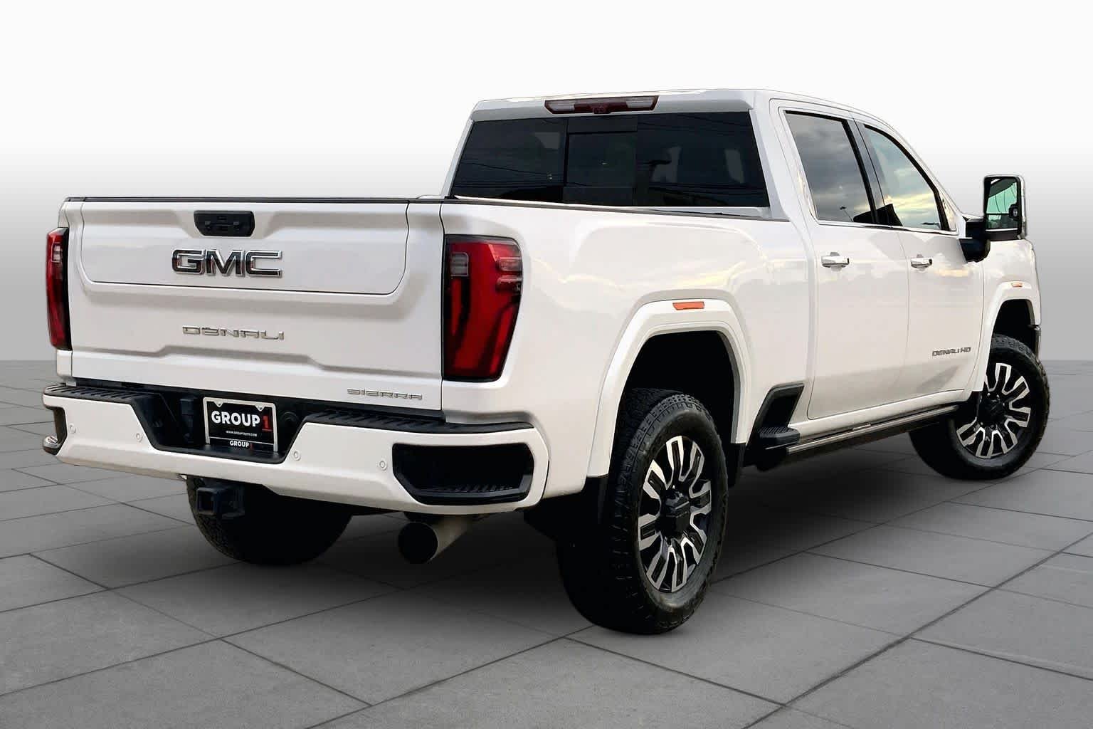 Used 2024 White Frost Tricoat GMC Denali Ultimate image 13