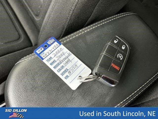 Used 2022 Graphite Gray Jeep Latitude image 8