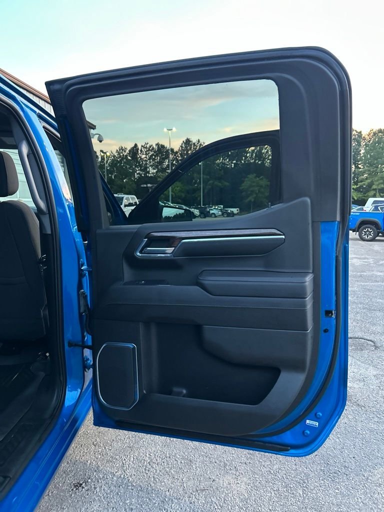 Used 2023 Blue GMC Elevation image 11