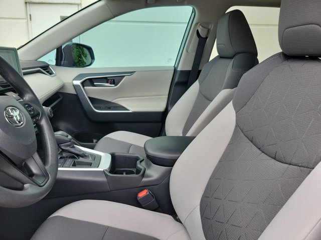 Used 2025 Silver Sky Metallic Toyota XLE image 23