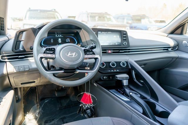 Used 2024 White Hyundai SE image 12