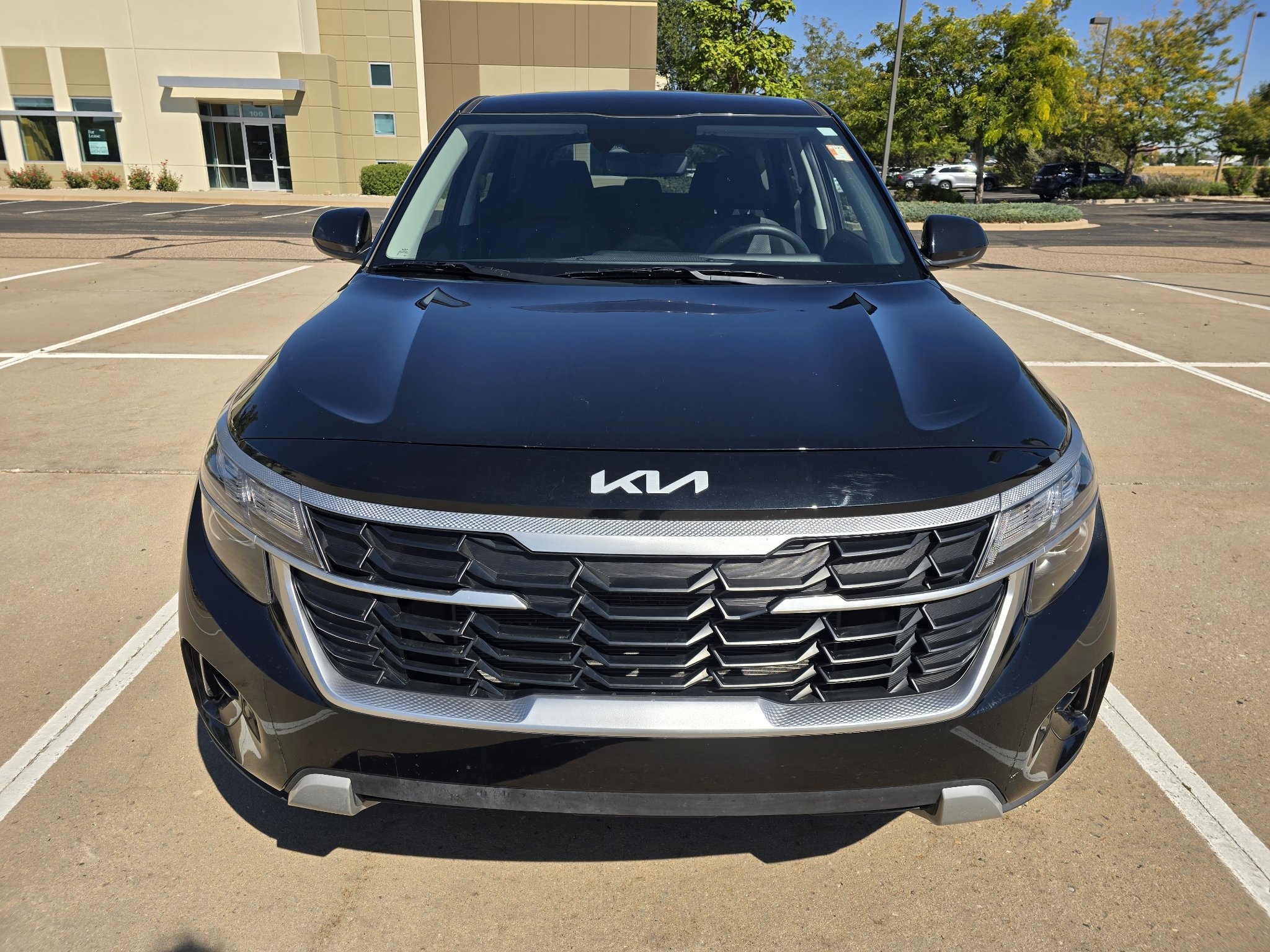 Used 2024 Fusion Black Kia LX image 8