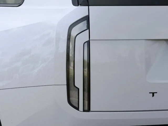 New 2027 Glacial White Pearl Kia X-Line SX image 11