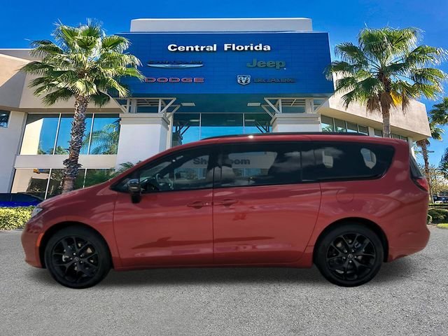 2026 Chrysler Pacifica Limited - Photo 8