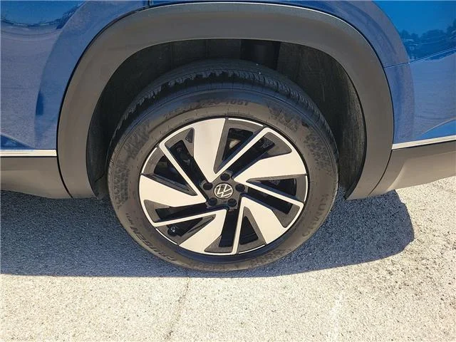 Used 2025 Mountain Lake Blue Metallic Volkswagen 2.0T SEL All-Wheel Drive 4MOTION image 8
