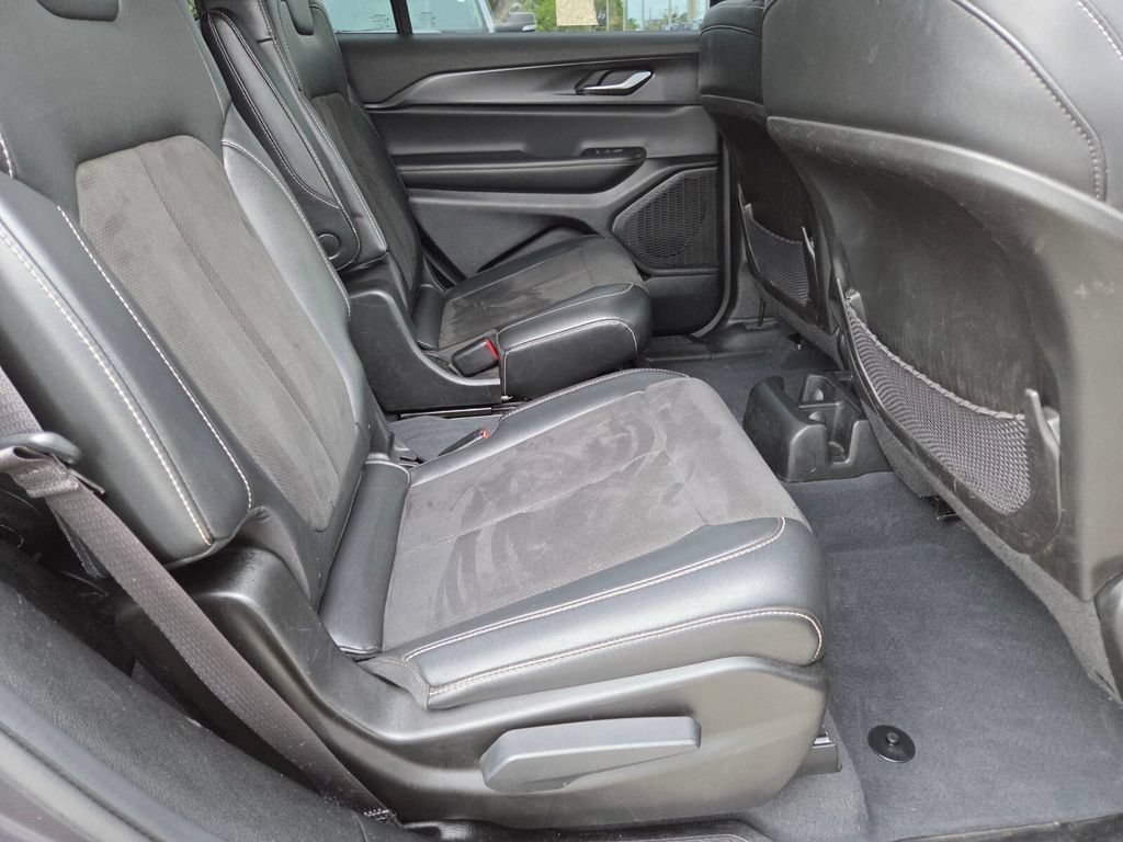 Used 2023 Baltic Gray Metallic Clearcoat Jeep Altitude image 18