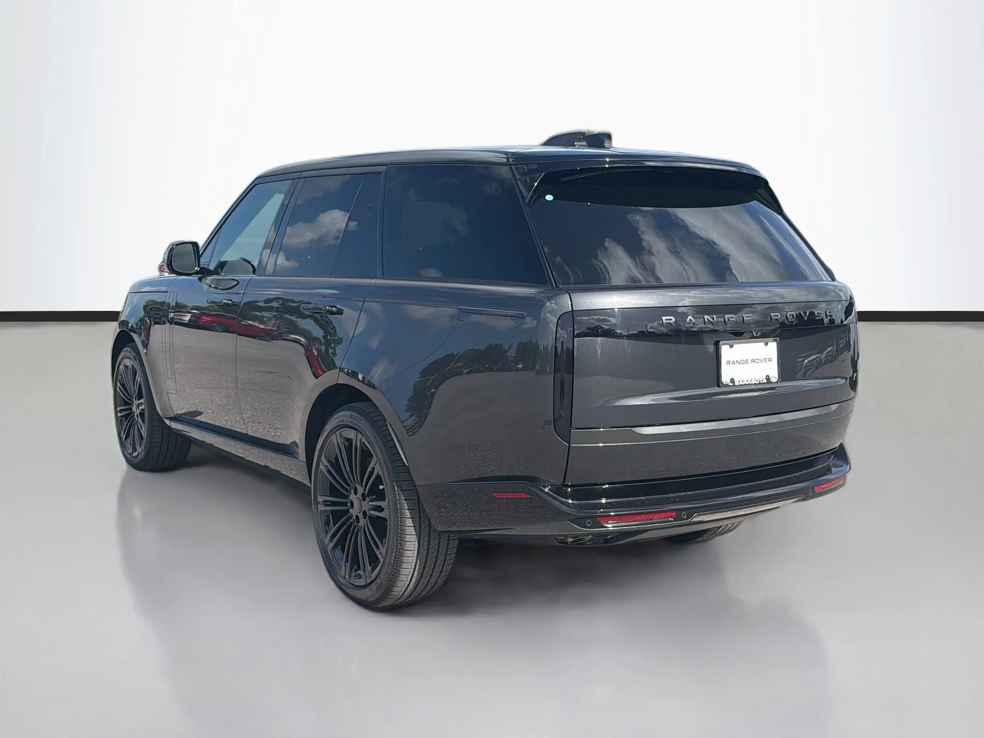 New 2026 Carpathian Grey Land Rover SE image 3