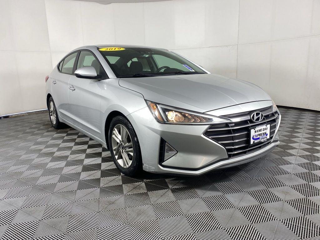 Used 2019 Silver Hyundai Value Edition image 15