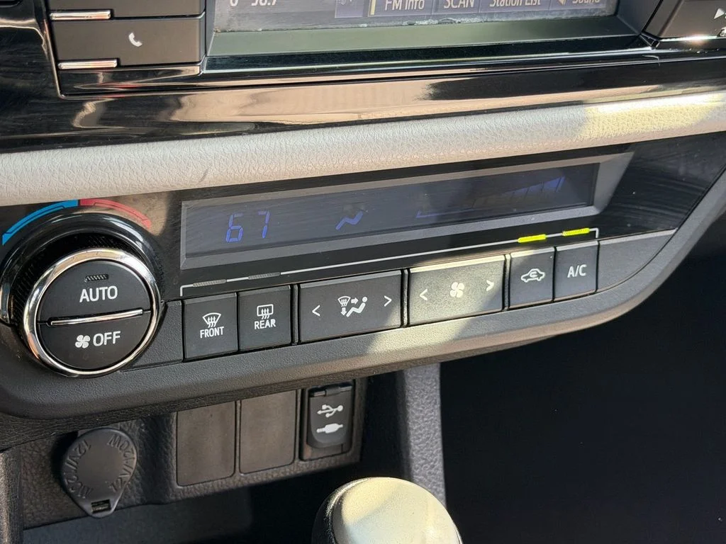 Used 2015 Gray Toyota LE image 22