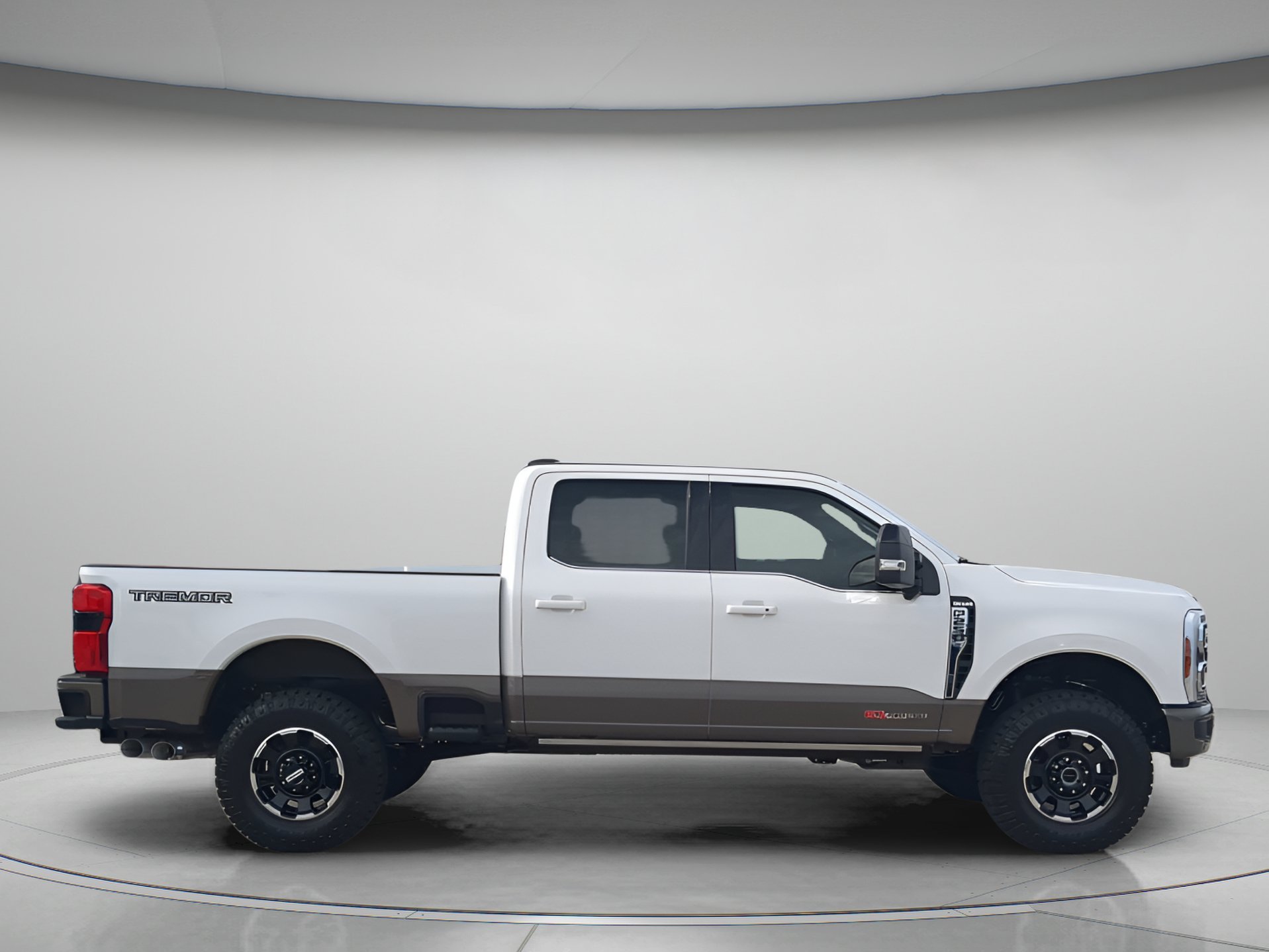 New 2026 Star White Metallic Tri-Coat Ford F-250® King Ranch® image 36