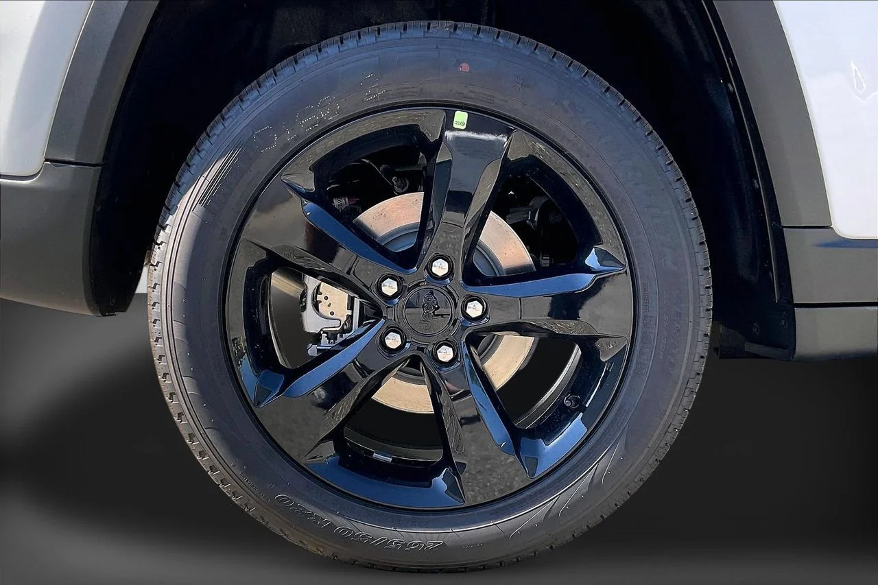 New 2026 Bright White Clearcoat Jeep Limited image 31