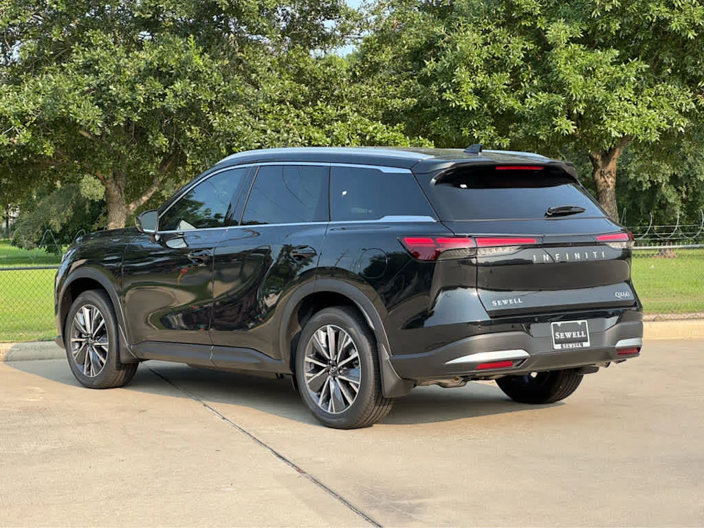 New 2027 HARBOR GRAY INFINITI Luxe FWD image 4