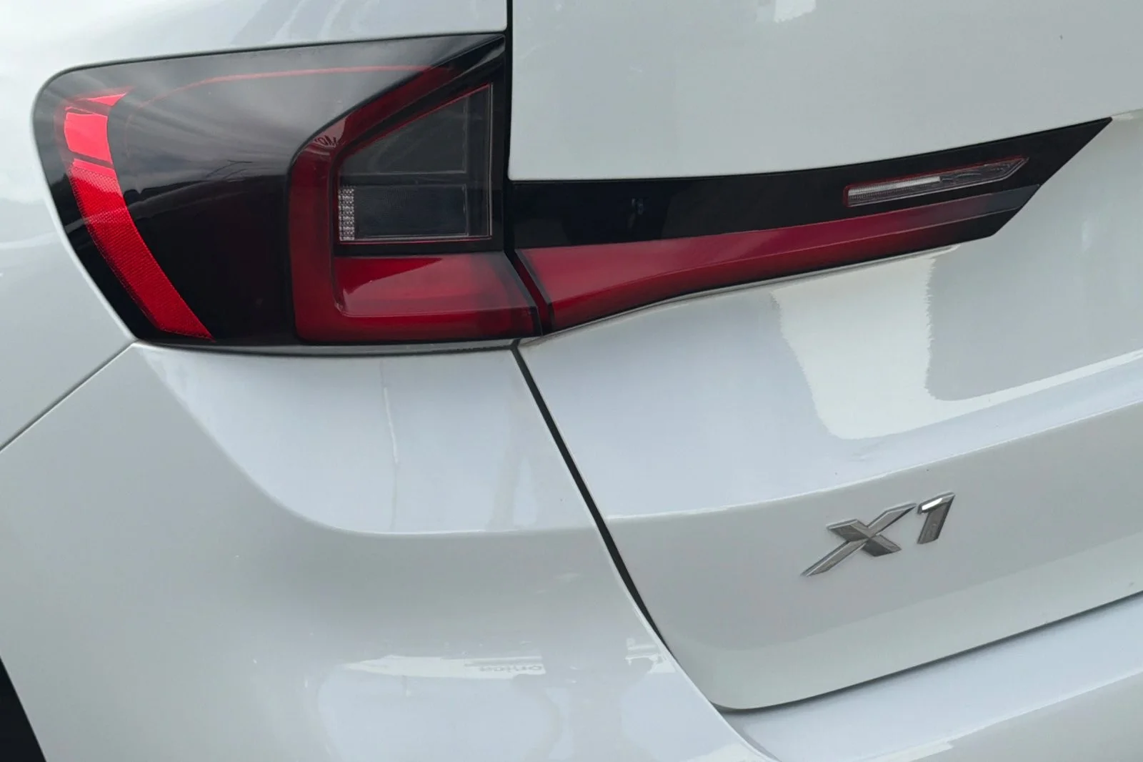 Used 2025 Alpine White BMW xDrive28i image 26