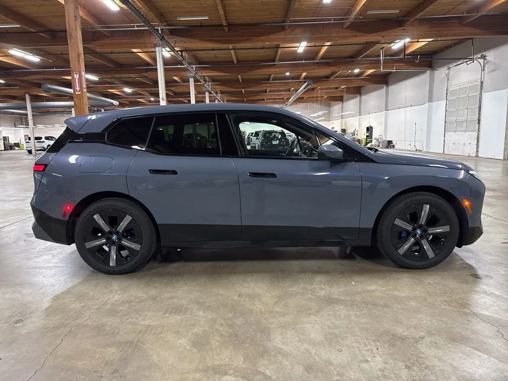 Used 2024 Gray BMW xDrive50 image 4