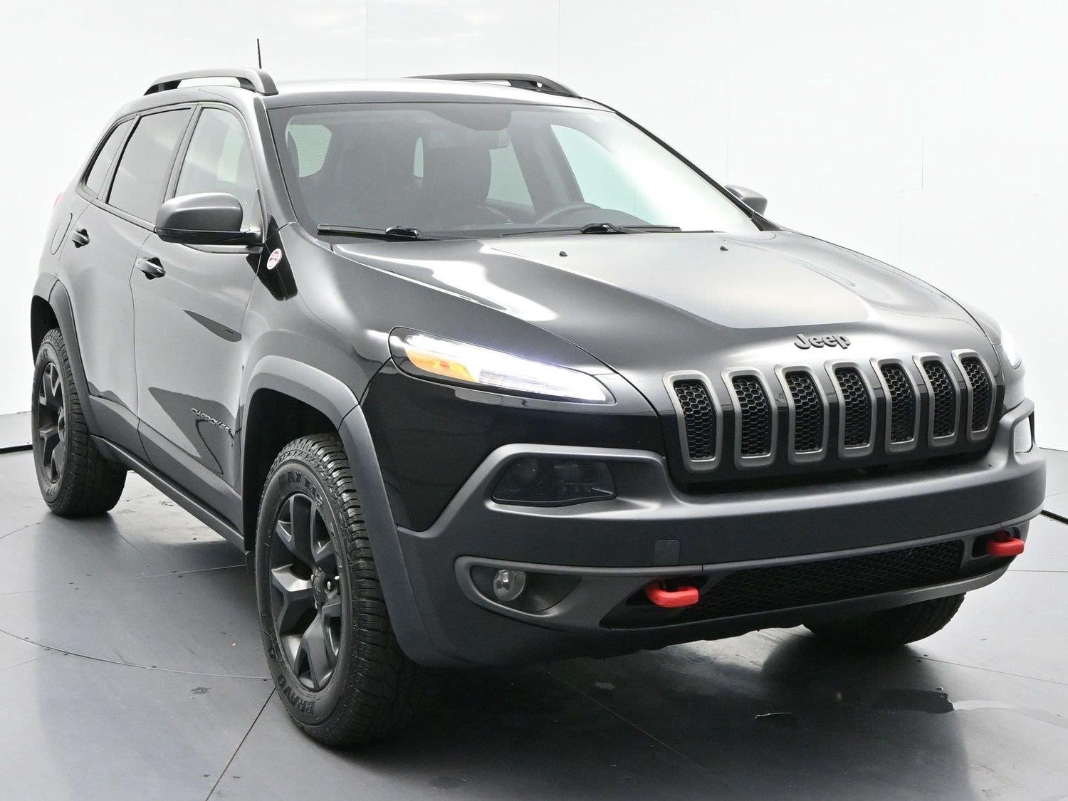 Used 2018 Diamond Black Crystal Pearlcoat Jeep Trailhawk image 2